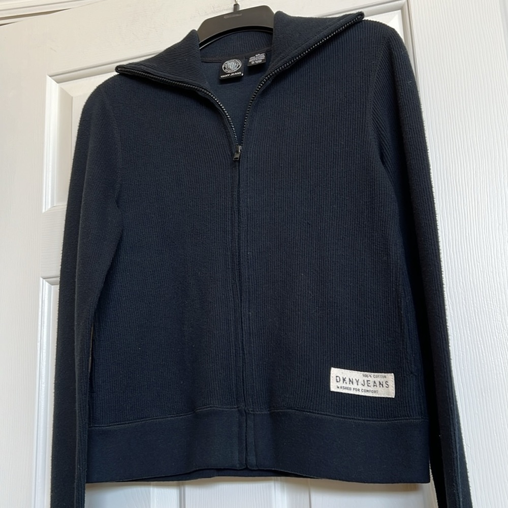 DKNY zip -up sweater NWOT ( 100 % Cotton )
 Elegant ribbed fabric